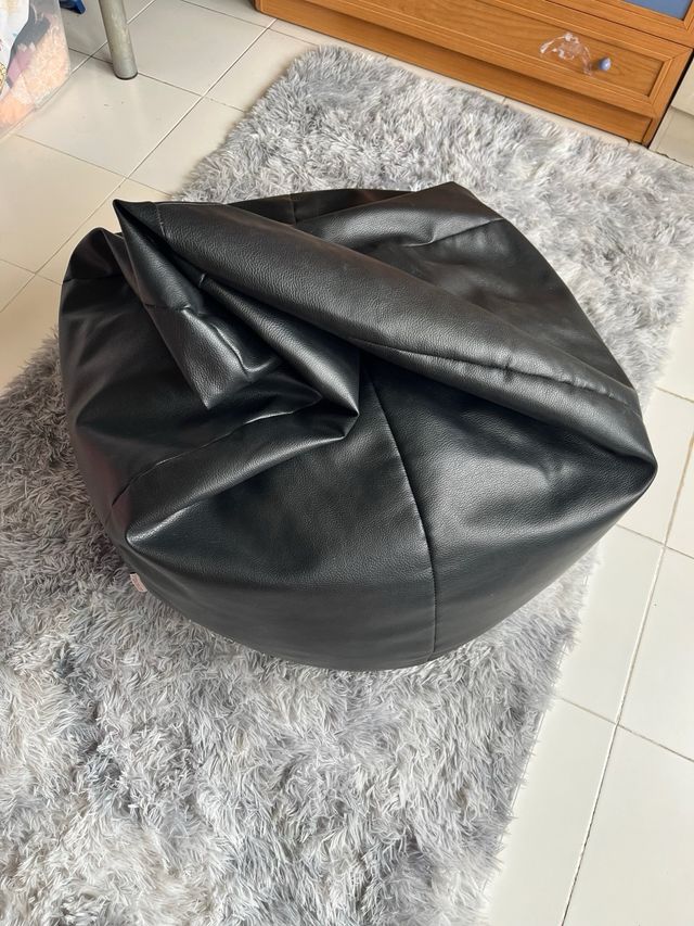 Puff Pera Cuero Sintético Negro