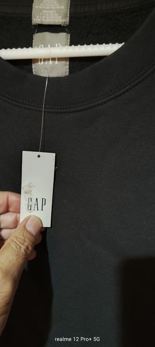 Sudadera GAP negra es amplia podría ser t. L y Xl