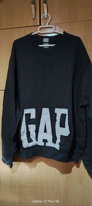 Sudadera GAP negra es amplia podría ser t. L y Xl