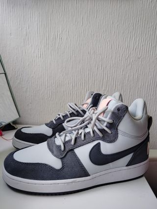 Zapatillas Nike - Gris y Blanco