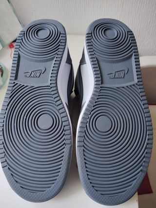 Zapatillas Nike - Gris y Blanco