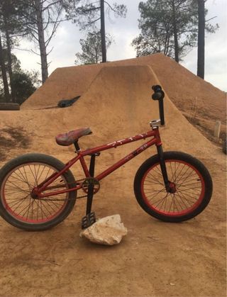 Bicicleta BMX roja
