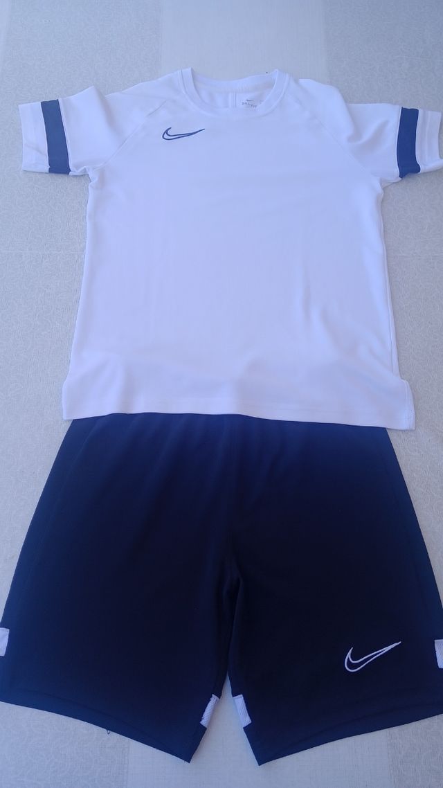 Conjunto Nike, L (147-158cm) Precio no negociable