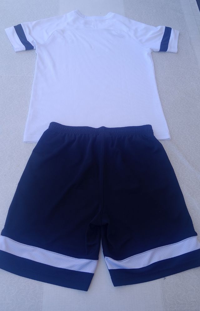 Conjunto Nike, L (147-158cm) Precio no negociable