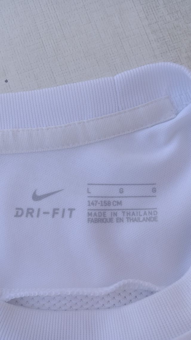 Conjunto Nike, L (147-158cm) Precio no negociable