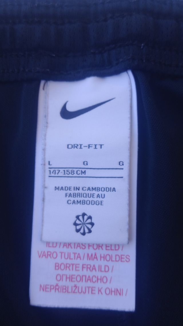 Conjunto Nike, L (147-158cm) Precio no negociable