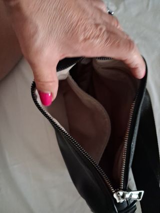 Borsetta a tracolla nera ,può diventare marsupio
