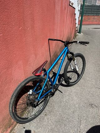 Bicicleta Dirt Jump specialized