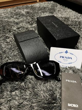 Occhiali Prada neri