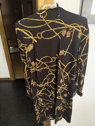 Vestido negro cadena dorado