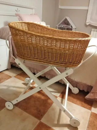 Mini Cuna con cesto de Mimbre