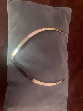 Collar dorado minimalista