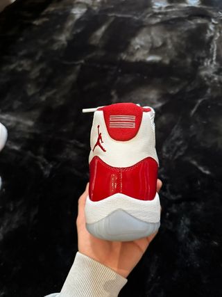 Zapatillas Jordan 11 Retro Cherry 42