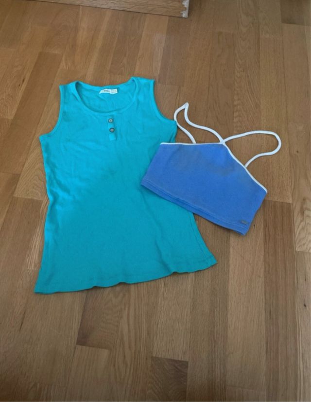 Top turquesa y top azul marino
