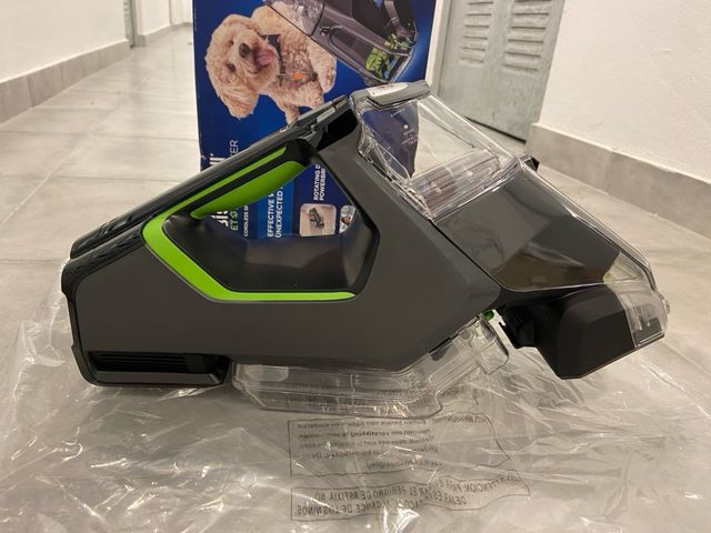 Aspirador/limpiador de tapicerías portatil