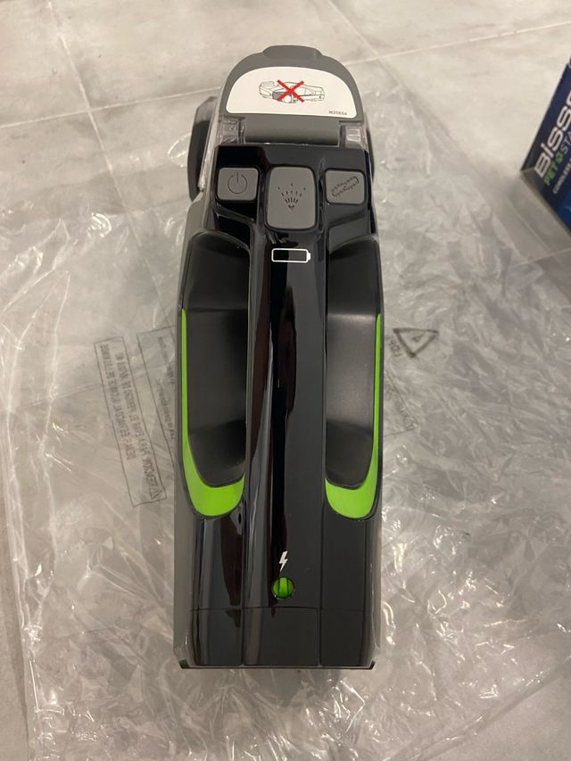 Aspirador/limpiador de tapicerías portatil