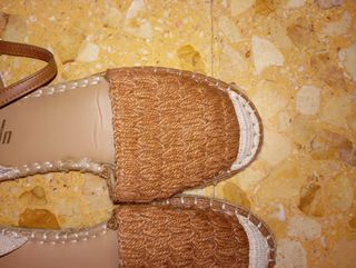 Sandalias planas marrones y beige talla 41