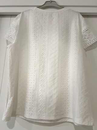 Blusa blanca de encaje