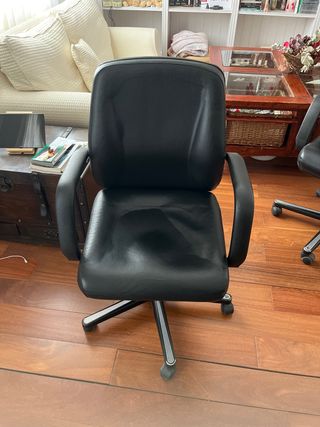 Silla oficina cuero negra