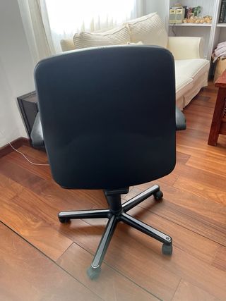 Silla oficina cuero negra
