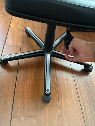 Silla oficina cuero negra