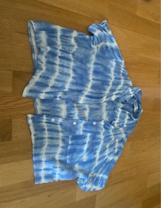 Camisa vaquera azul tie-dye