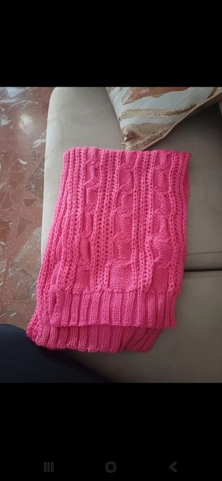Bufanda tejida rosa