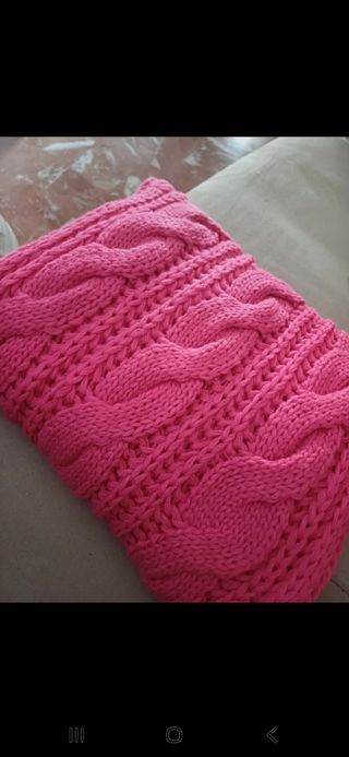Bufanda tejida rosa