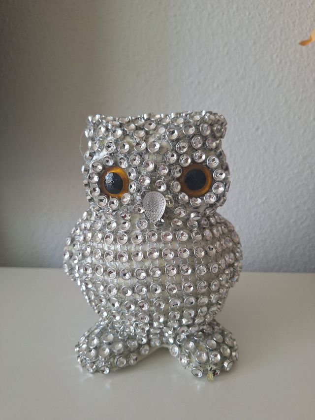 Búho brillante con pedrería