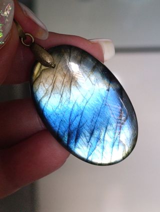 Ciondolo Labradorite blu e oro