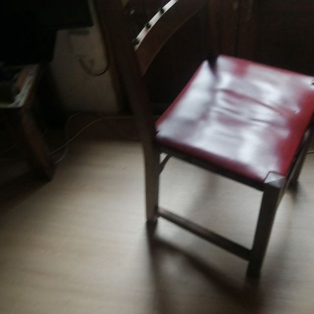 3 Sillas madera antiguas color granate,