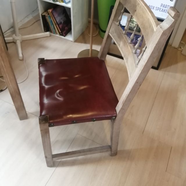 3 Sillas madera antiguas color granate,