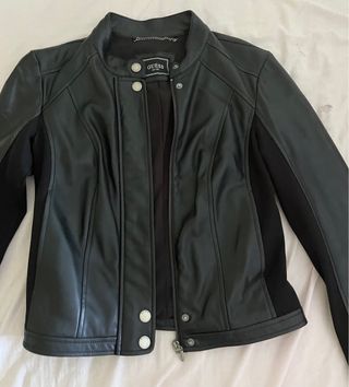 Chaqueta Guess negra