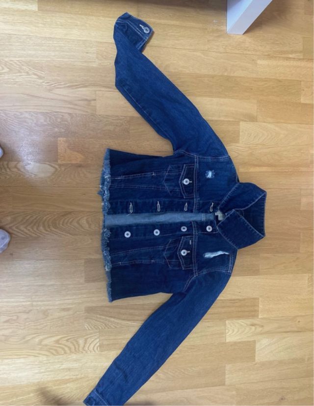 Chaqueta vaquera desgastada