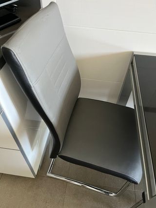 4 sillas grises y negras para tapizar - Metalicas