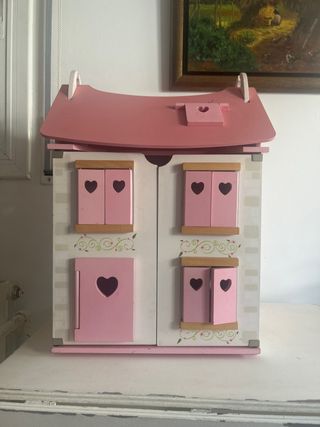 Casita muñecas madera rosa