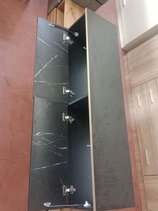 Mueble modular negro y marrón