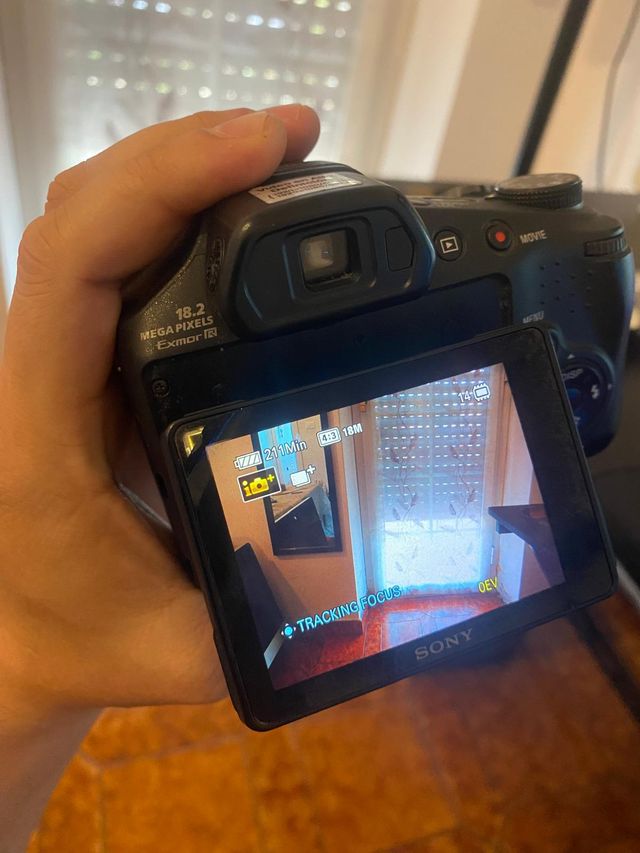 Sony Cyber-shot DSC-HX200V - Camera