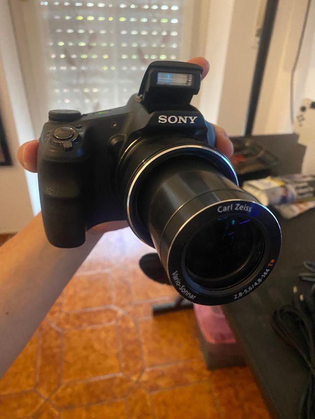 Sony Cyber-shot DSC-HX200V - Camera