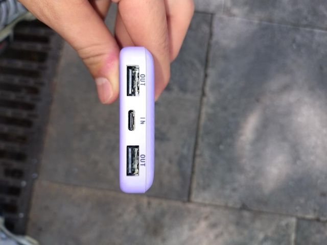 Batería portátil lila