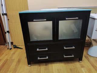 Mueble baño negro con lavabo