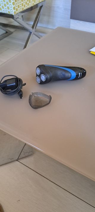 Afeitadora Philips + cargador