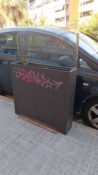 1 jardinera metálica para terraza