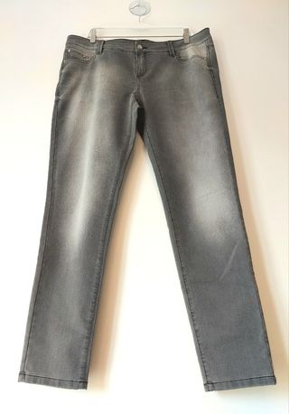 Pantalones vaqueros Alba Conde grises