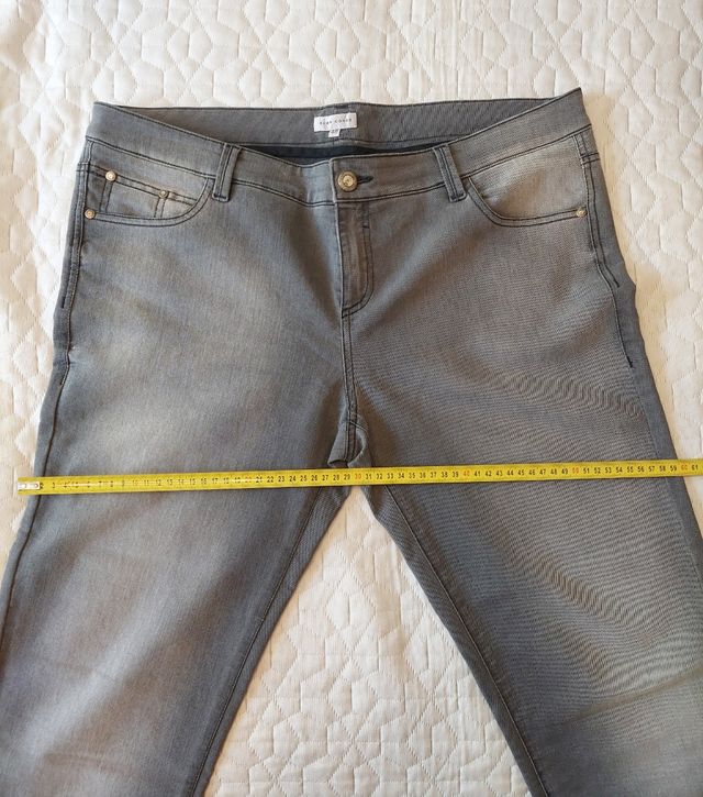 Pantalones vaqueros Alba Conde grises