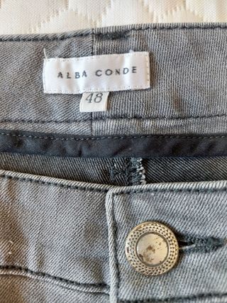 Pantalones vaqueros Alba Conde grises