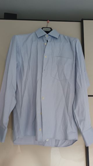 Traje azul marino + 2 camisas talla M