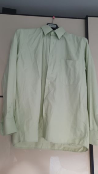 Traje azul marino + 2 camisas talla M