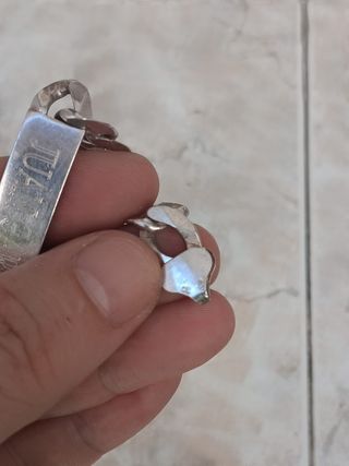 plata 925  lleva un nombre y una fecha grabada