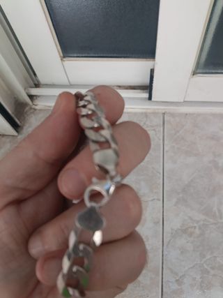 plata 925  lleva un nombre y una fecha grabada